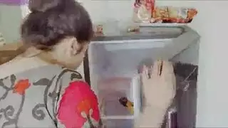 فيلم إباحي قاسي: فتى يقتحم منزل الجارة لممارسة جنس شرجي عنيف