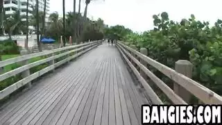 بورن مراهقات قاسي: قضيب صغير في فرج مراهقة ضيق