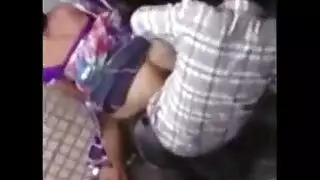 إباحية البهيمية xxx: أخذ قضيب الحصان بعمق