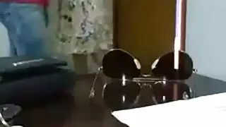 العاهرة المصرية في المكتب تقذف بشدة على قضيب المدير