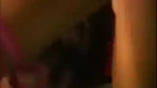 يفرك كسها لحتا تنزل عسلها