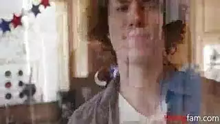 بلع حمولته بعد جلسة نيك مكثفة بوضعية الكلب