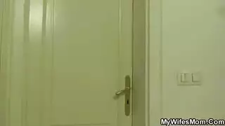 فعل أم وابن صريح: إيقاظها بقضيبي