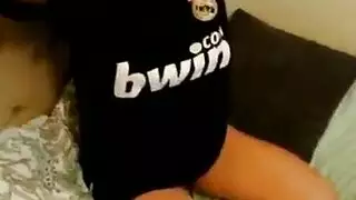 شقراء روسية مثيرة تركب قضيبًا صلبًا في مشهد إباحي مكثف