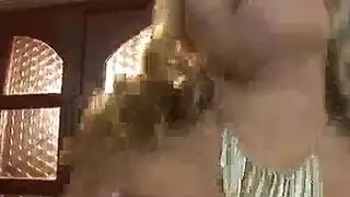 جدة أشقر، جيوب فارغة، بدون ملابس داخلية، كلها عضو ذكري من المعجبين