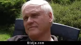 اب ينيك بنته الصغيره في فلم سكس ممتع