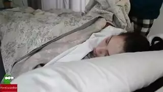 اه ينيكي أخته فجأة وهي ناإمه