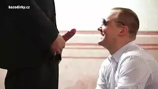 ليلة زفاف مثلية: العريس يشارك عروسه