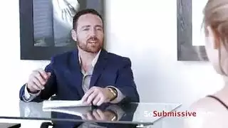 سلمت نفسها للمدير بالقميص