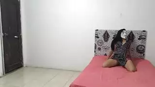 علاقة الزوجة الساخنة مع لاتيني تتحول إلى ممارسة جنسية ثلاثية عنيفة مع زوجها