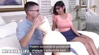 التدريب السحاقي: ميا خليفة تعلّم عذراء كيفية لحس الفرج