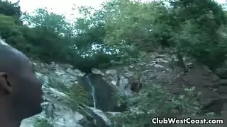 الرجل الأسود لا يمارس الجنس مع أخته فحسب ، بل أيضًا مع فتاة أخرى