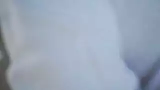 عاهرة الكعب العالي تتعرض لتمزق طيزها الضيق